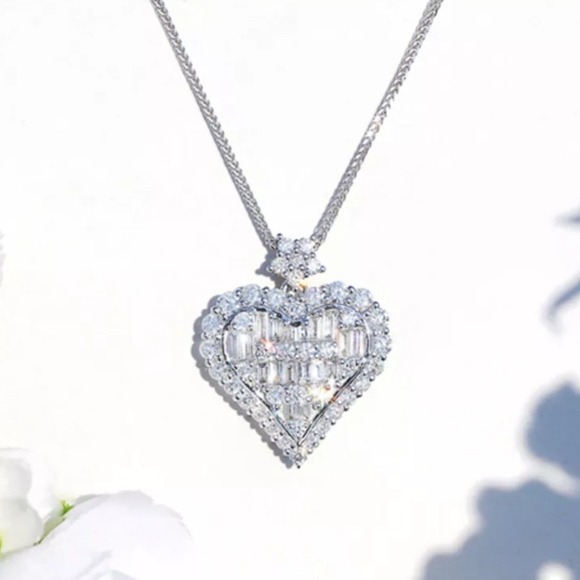 🎀18k Aesthetic Diamond Heart Pendant - Picture 6 of 7